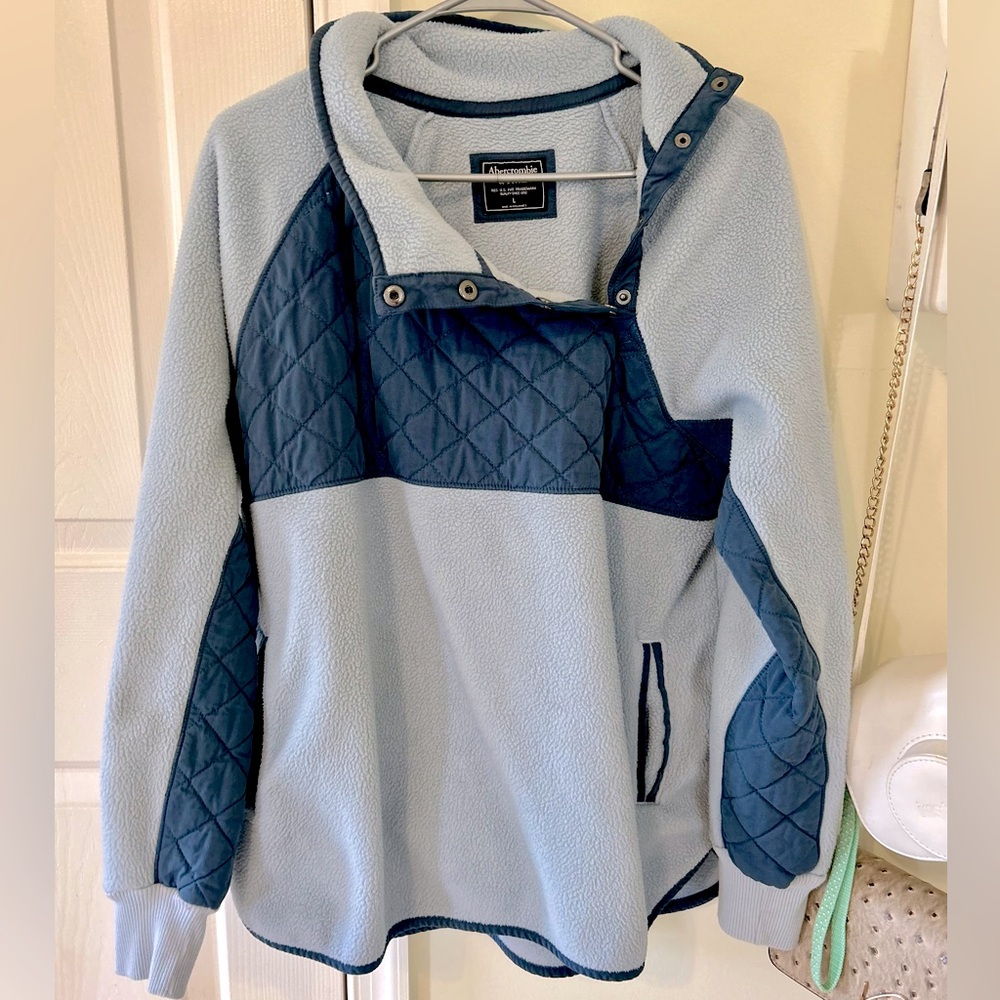 Abercrombie & Fitch Snap-up Quilted Fleece Pullover. Size L